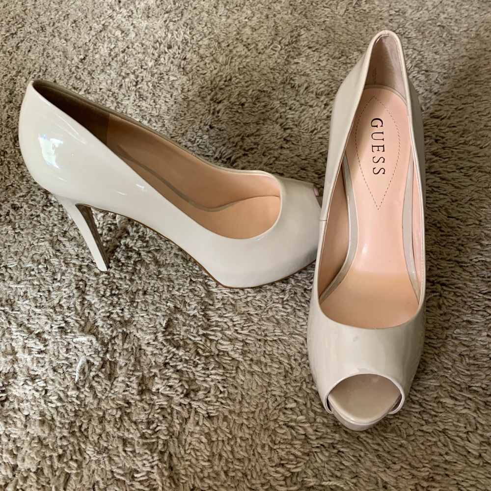 Guess Size 8 1/2